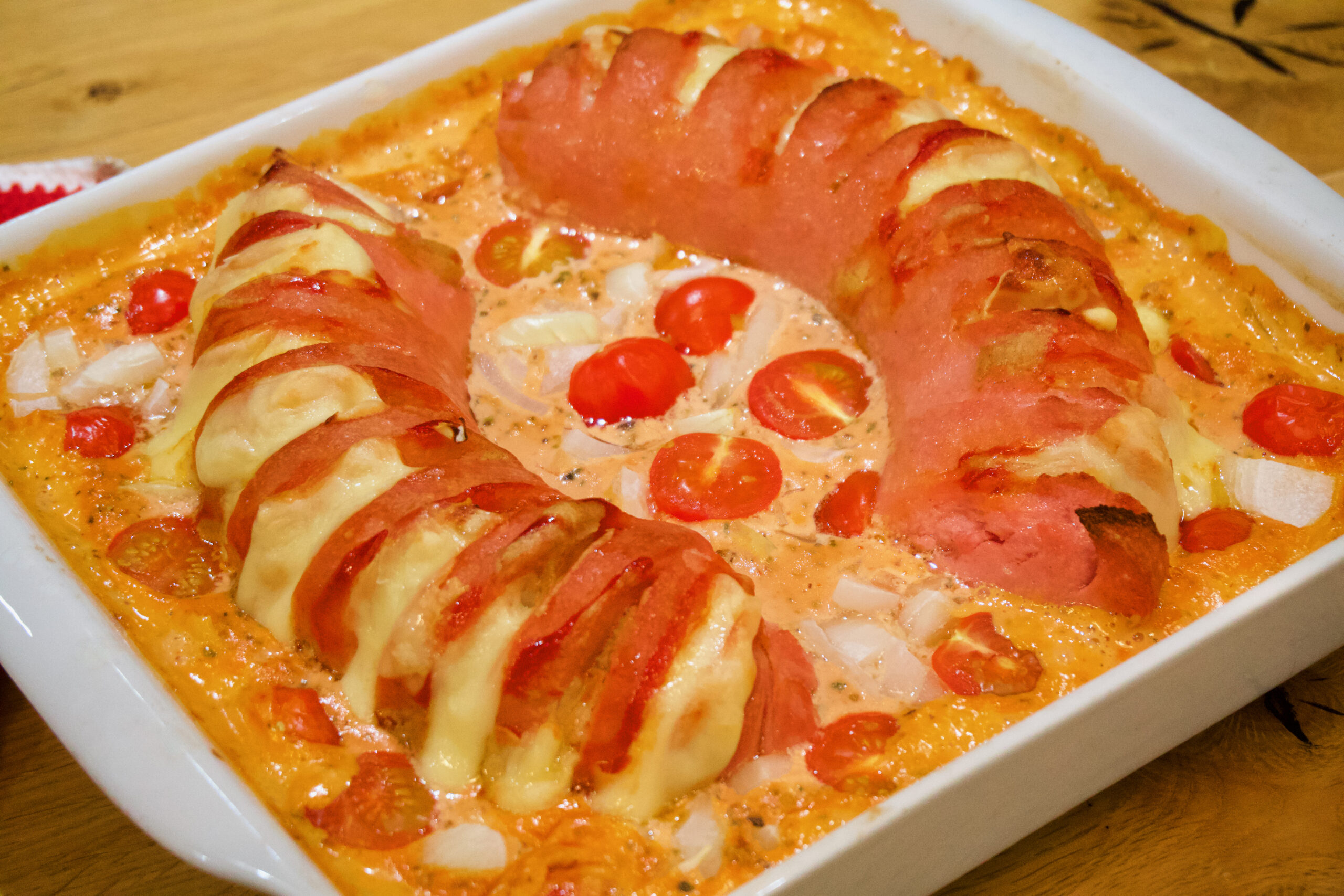 Ugnsgratinerad falukorv i pizzasås