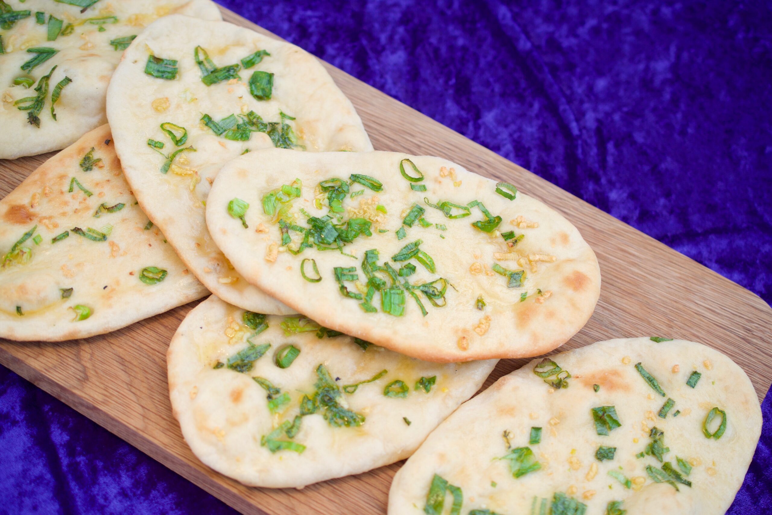 Naanbröd med vitlök och salladslök